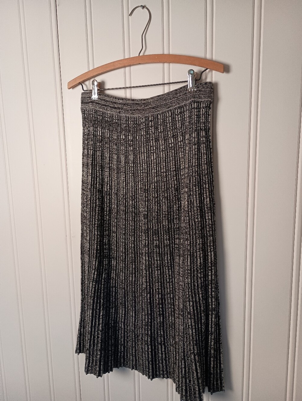Calvin Klein- Black & Silver Ribbed Midi Skirt- Size S/M
